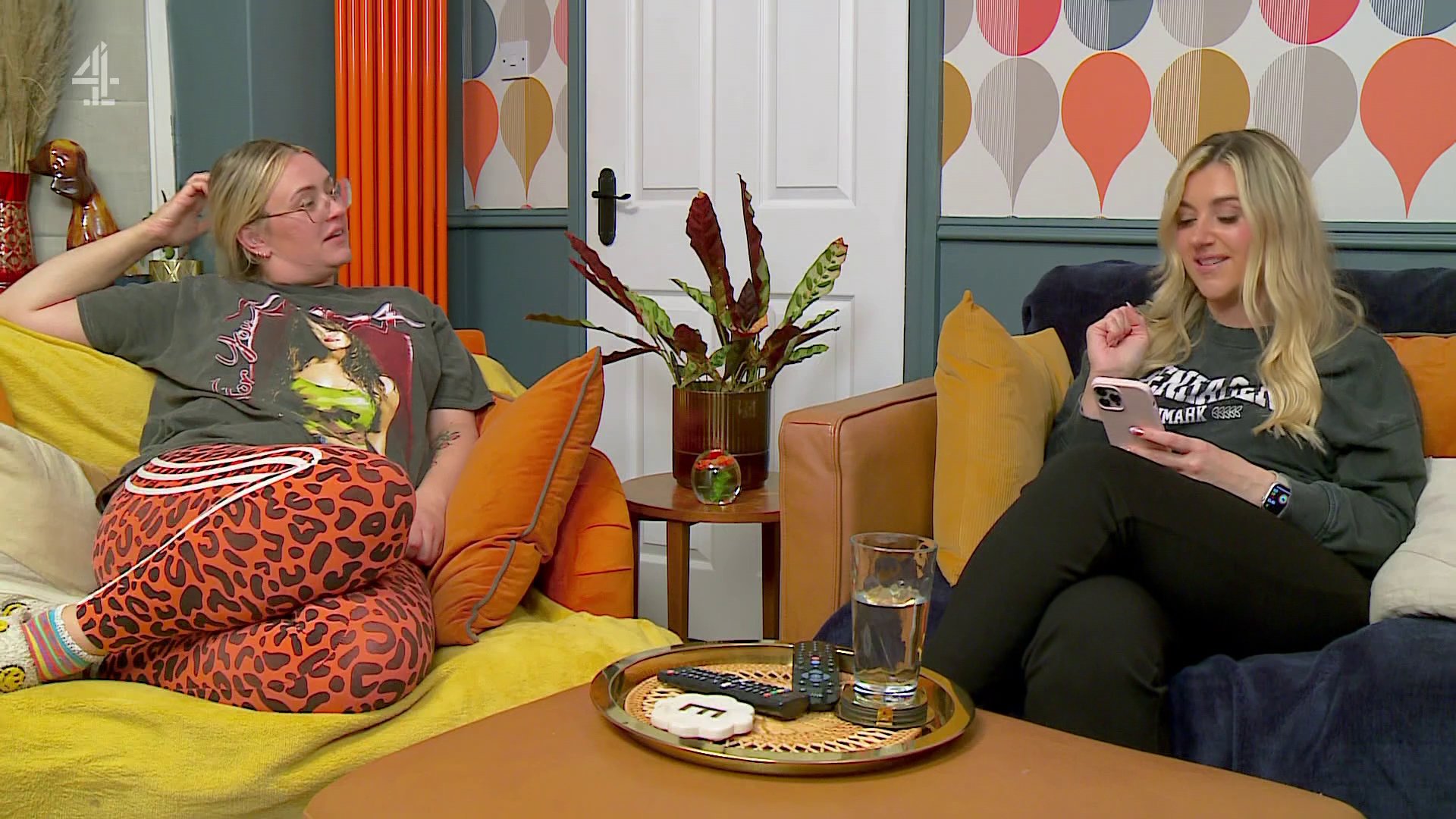 Gogglebox stars Ellie and Izzi Warner.