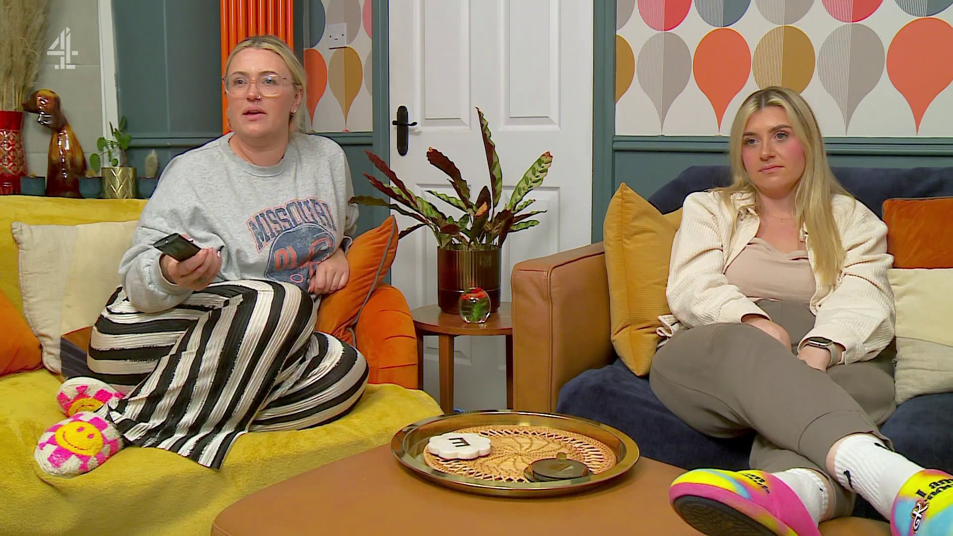 Ellie and Izzi Warner on Gogglebox.